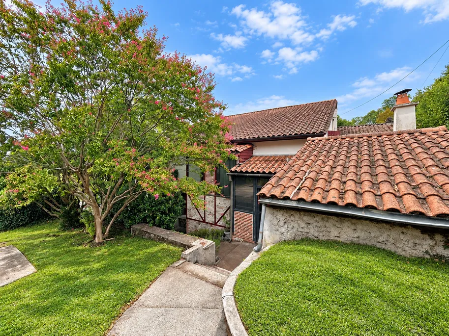 Character Home in Montrem, Dordogne: 100 m² and Land photo 2