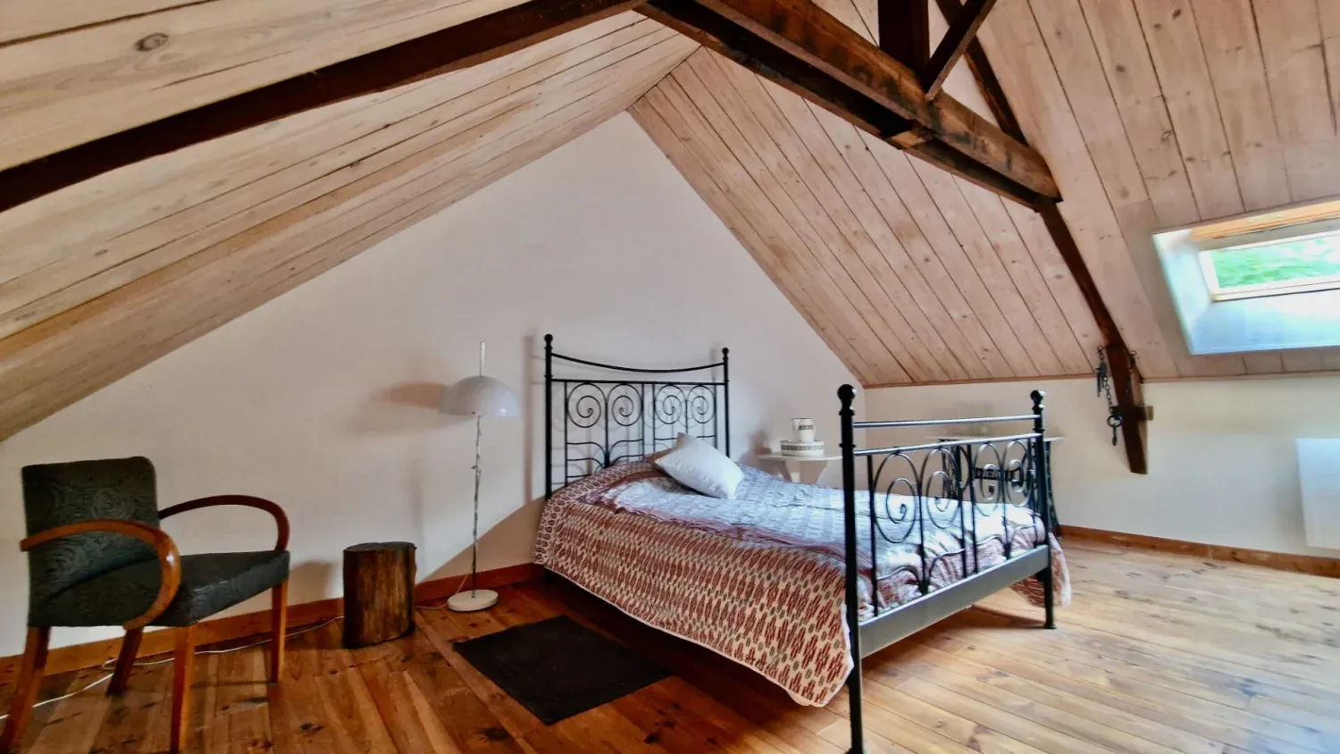 Maison en pierre à Pleugriffet, Morbihan : 3 chambres, studio en mezzanine et grand terrain — photo 9