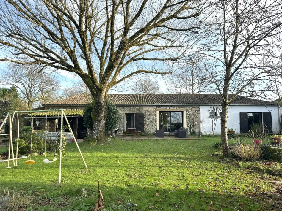 Maison en pierre avec piscine et jardin à Montcaret, Dordogne