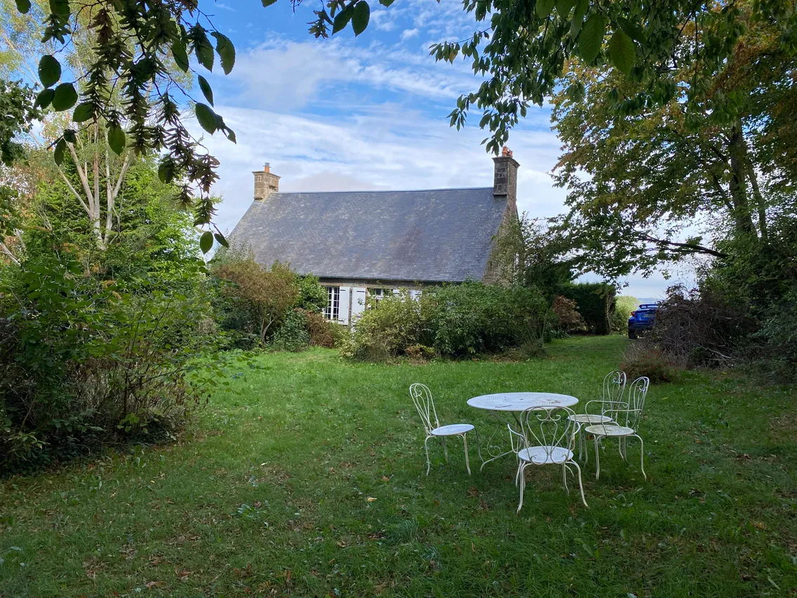 Maison de campagne en pierre à vendre à Chaulieu, Manche – terrain de 1 875 m²