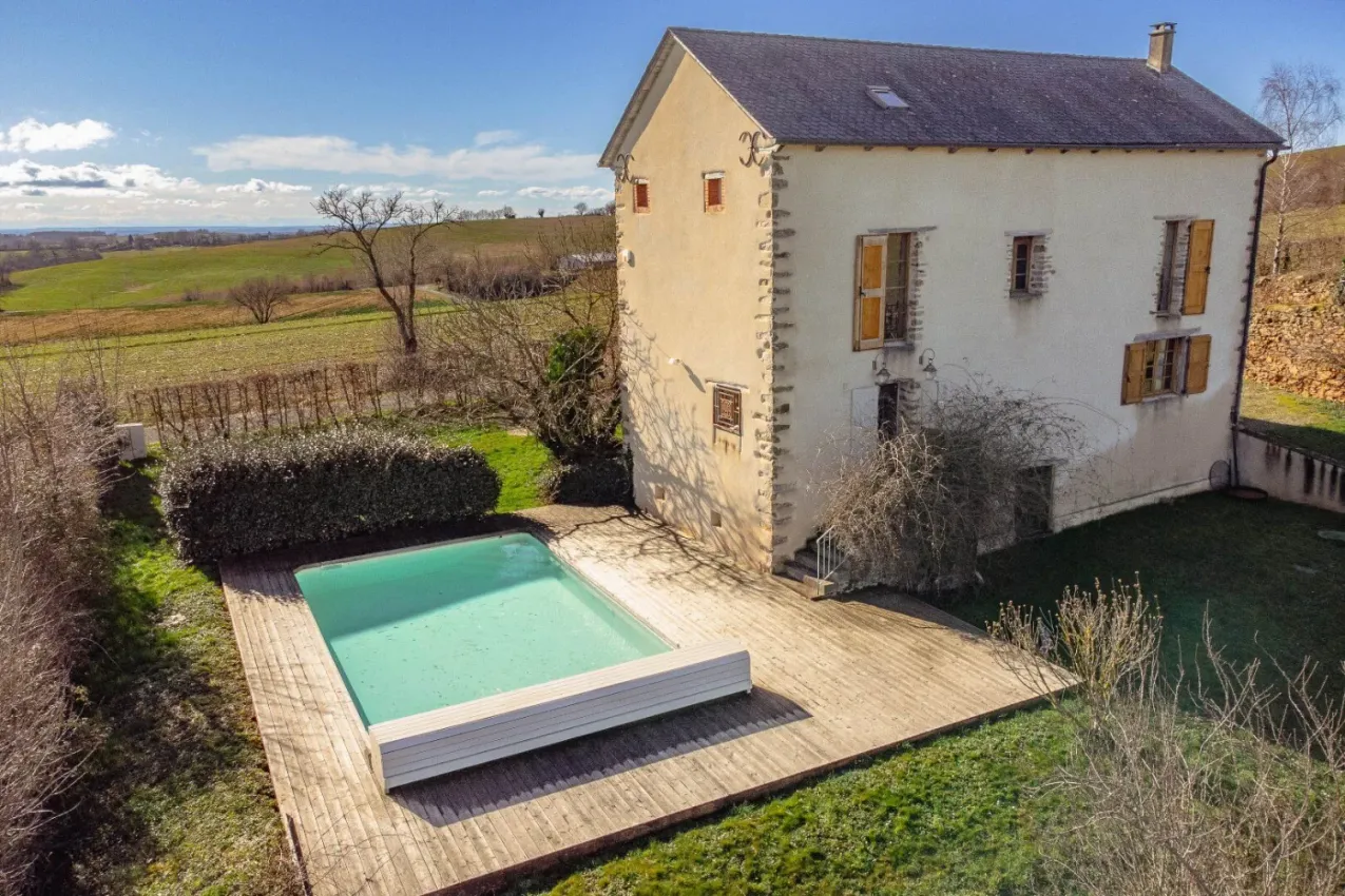 Tanus, Tarn : maison en pierre avec piscine au sel et jardin — photo 6