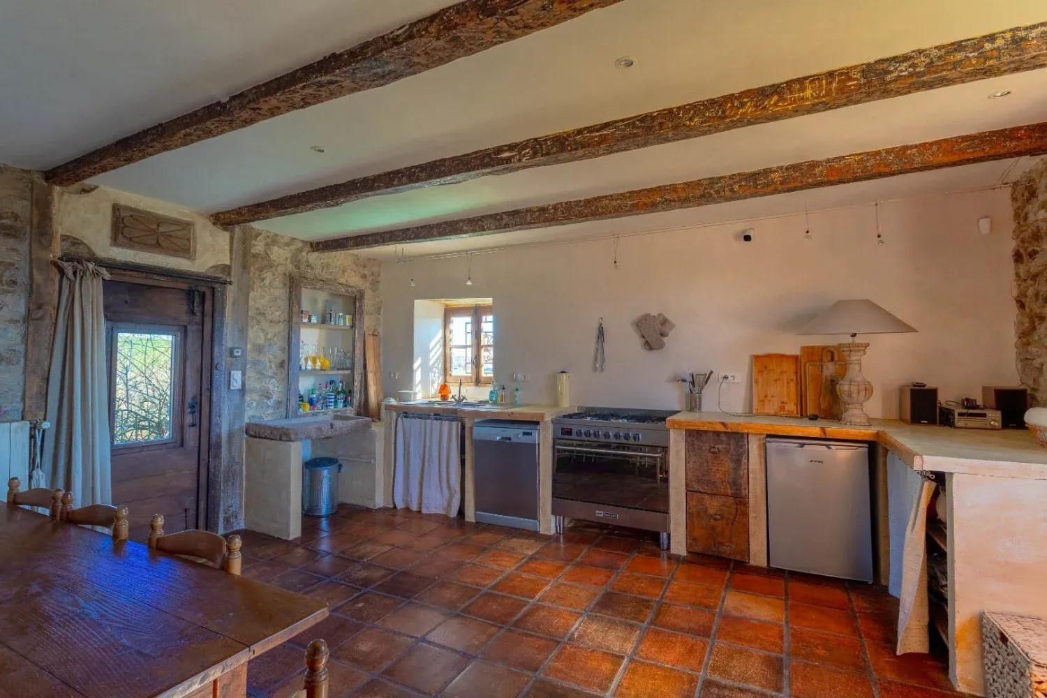 Tanus, Tarn : maison en pierre avec piscine au sel et jardin — photo 7