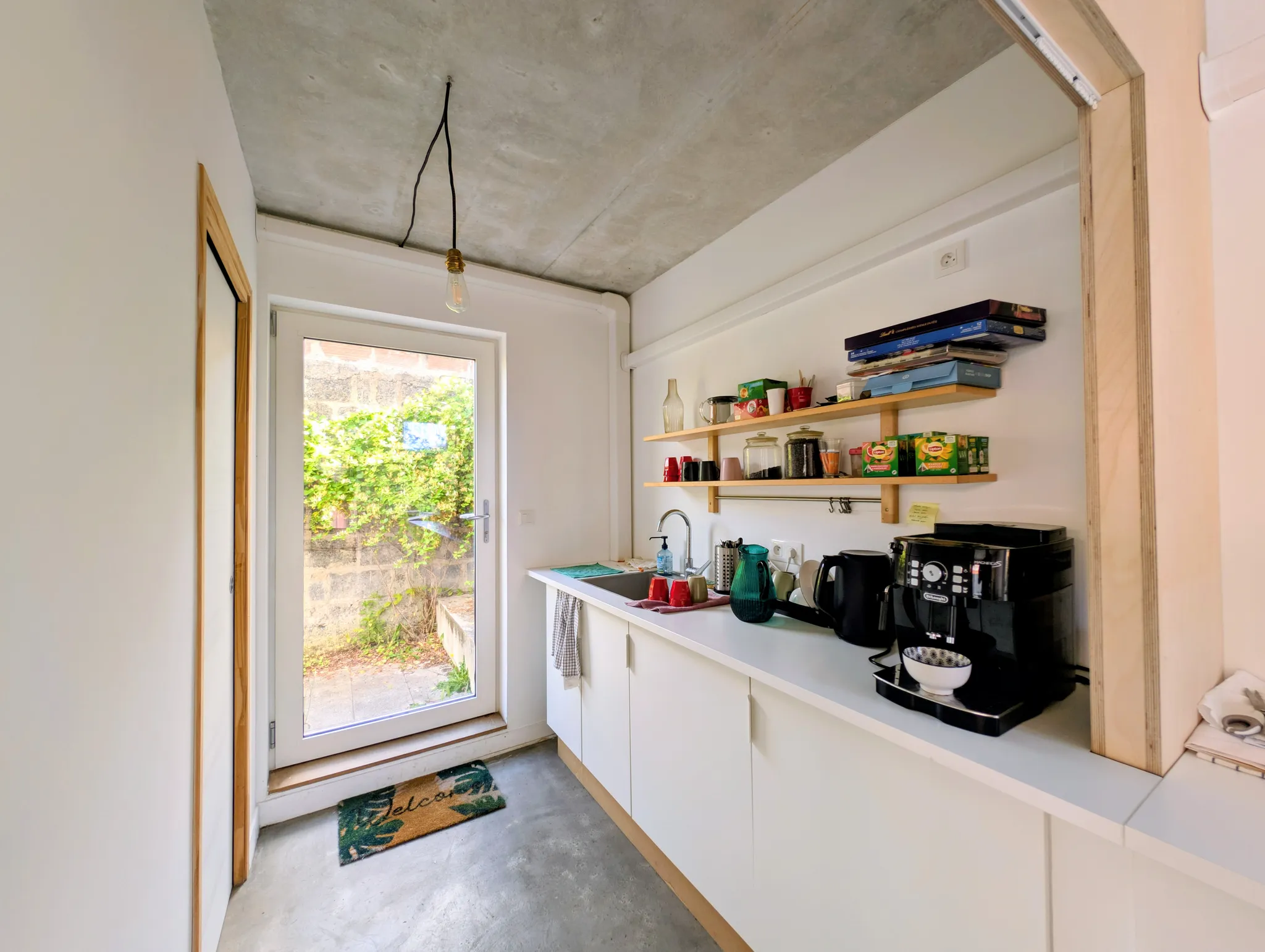 Commercial premises for sale in Floirac, Gironde, with permission to build an additional story photo 5