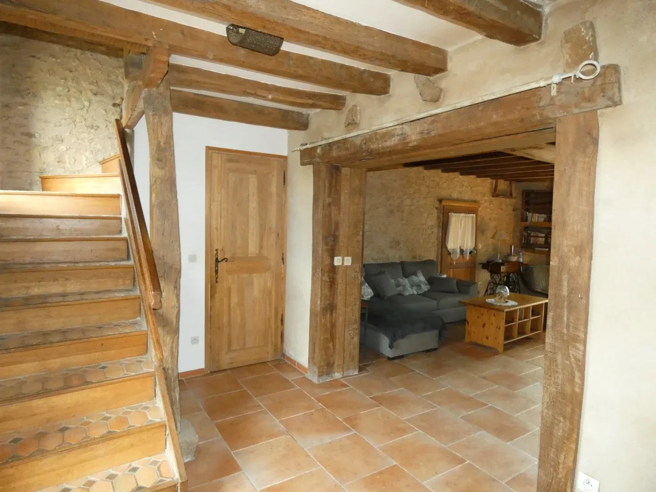 Belle maison de campagne familiale avec granges, terrain et bois à Jarnages — photo 4