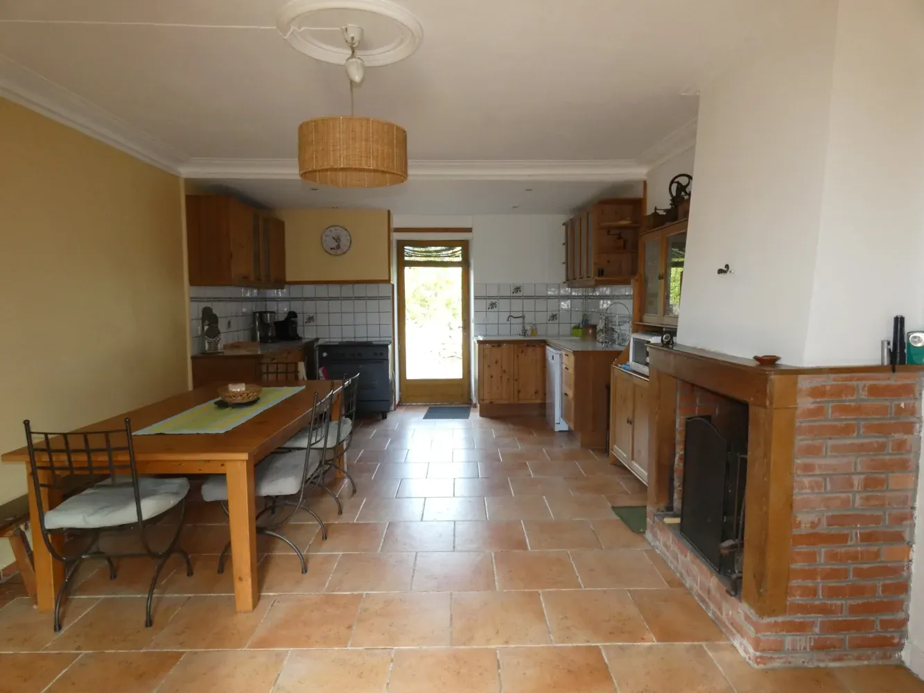 Belle maison de campagne familiale avec granges, terrain et bois à Jarnages — photo 2