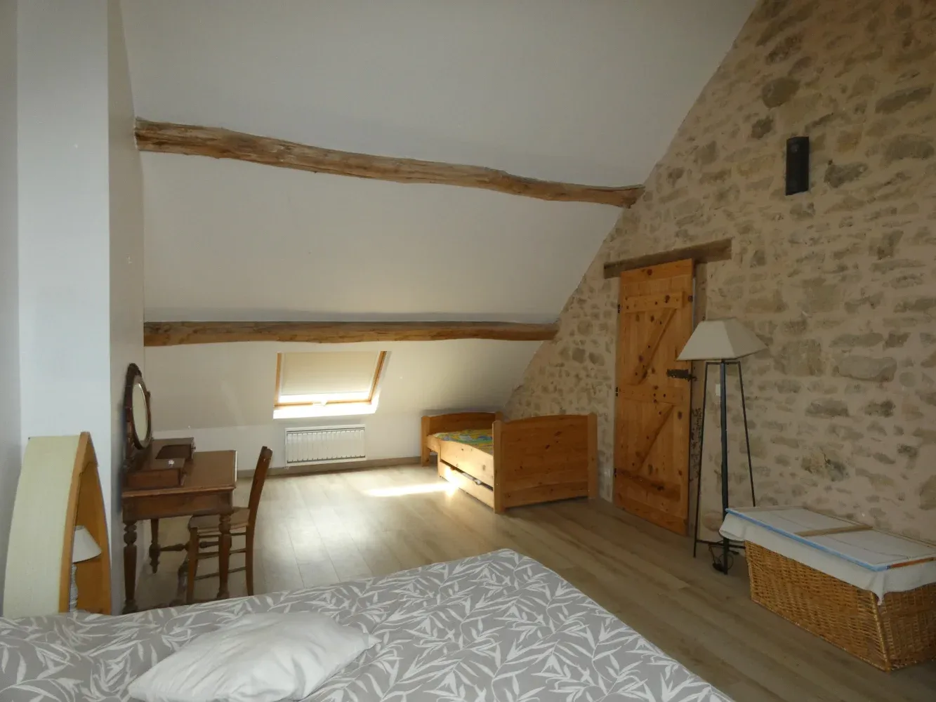 Belle maison de campagne familiale avec granges, terrain et bois à Jarnages — photo 9