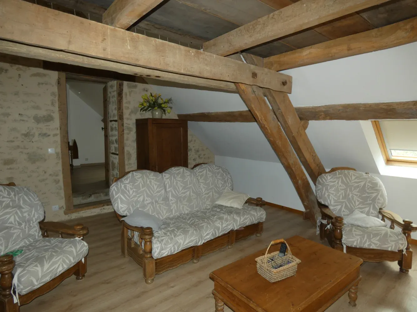 Belle maison de campagne familiale avec granges, terrain et bois à Jarnages — photo 10