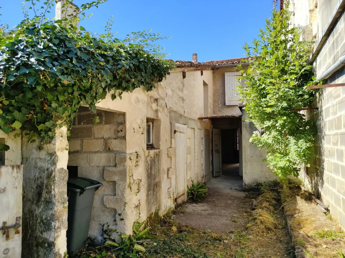 Village house to renovate with garden in Vieux-Mareuil, Dordogne photo 10