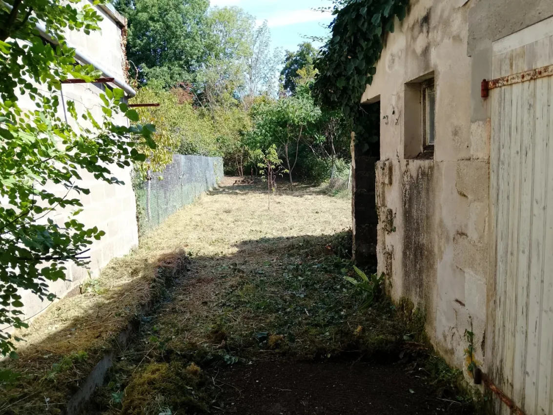 Village house to renovate with garden in Vieux-Mareuil, Dordogne photo 9
