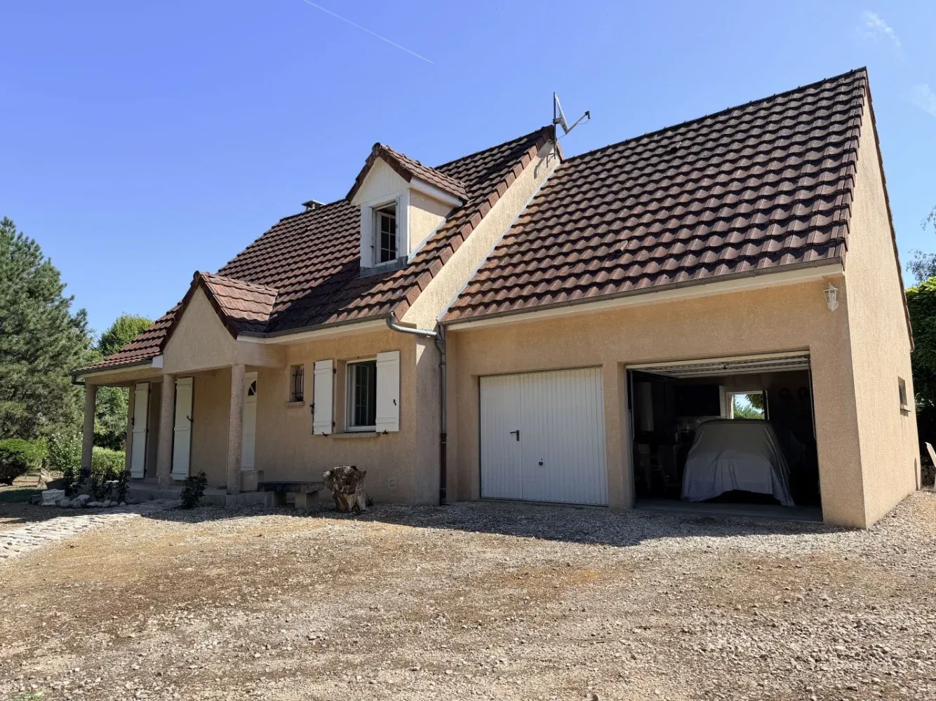 House for sale in Saint-Christophe-en-Bresse, Saône-et-Loire, with garden and double garage photo 2