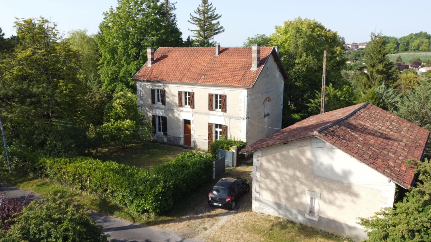 Magnifique maison de maître à restaurer avec granges et petite maison — photo 2
