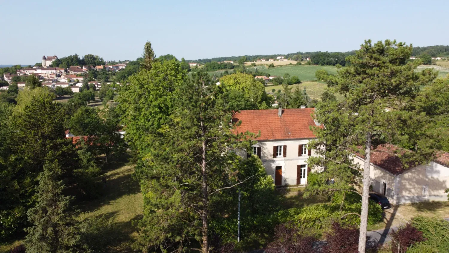 Magnifique maison de maître à restaurer avec granges et petite maison