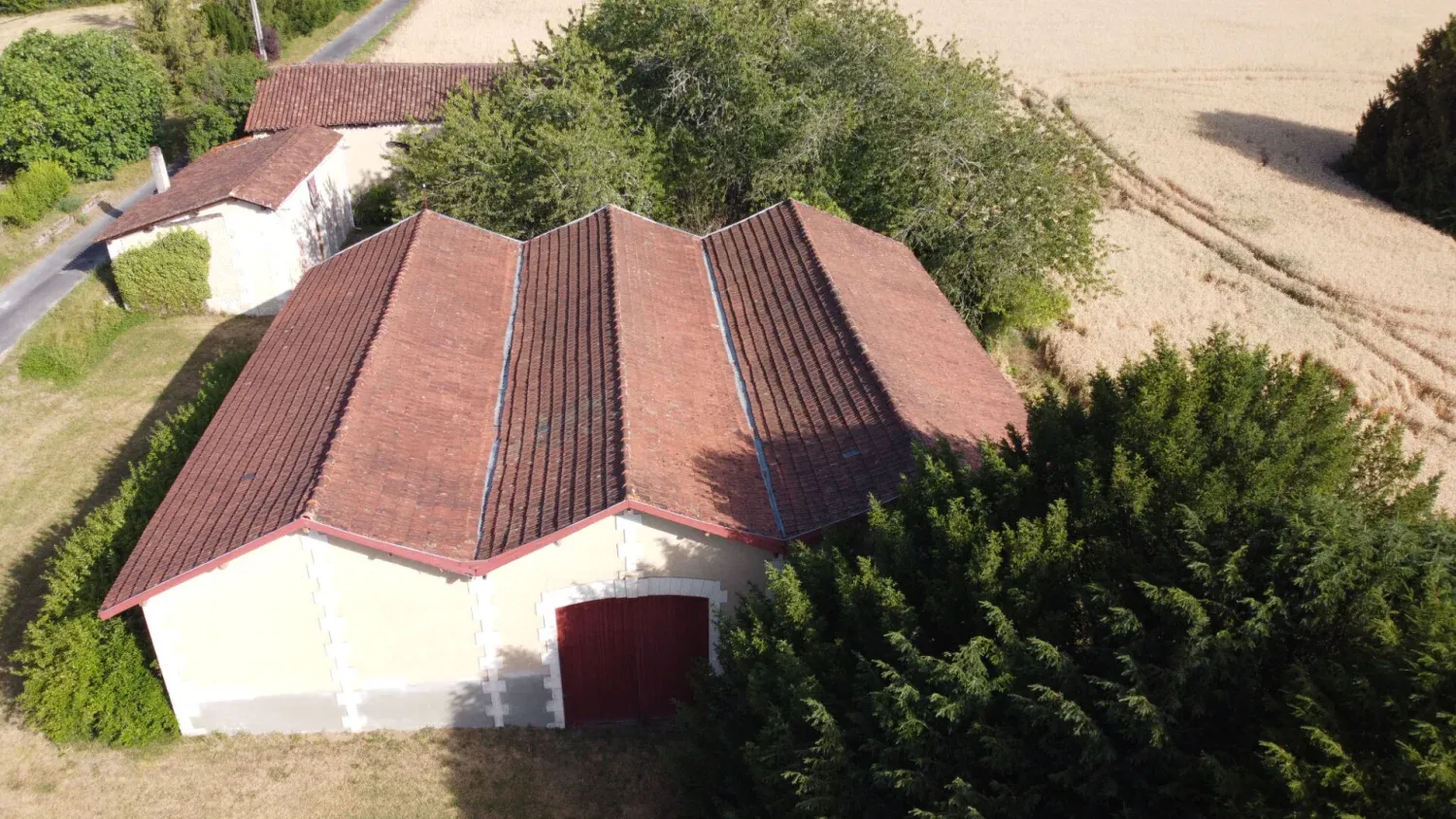 Magnifique maison de maître à restaurer avec granges et petite maison — photo 4