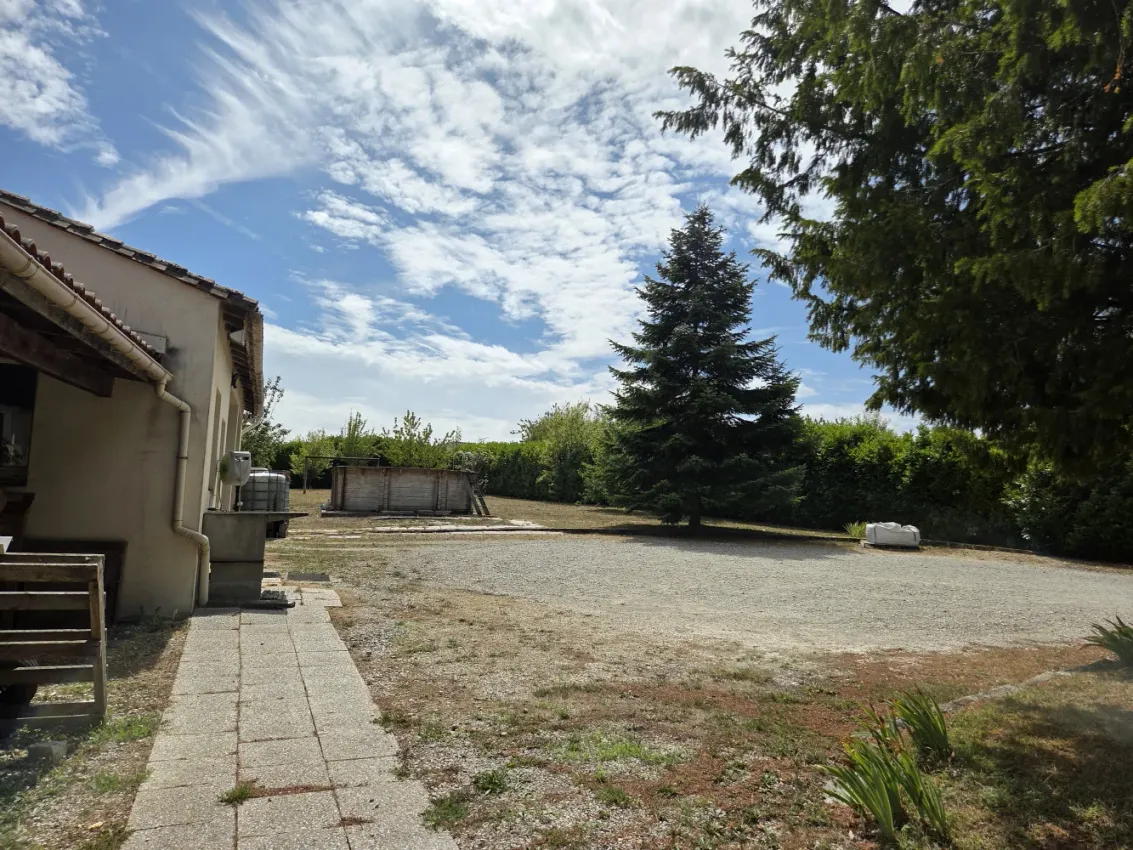 Maison de campagne avec piscine et garage 4 véhicules à Mornac, Charente — photo 9