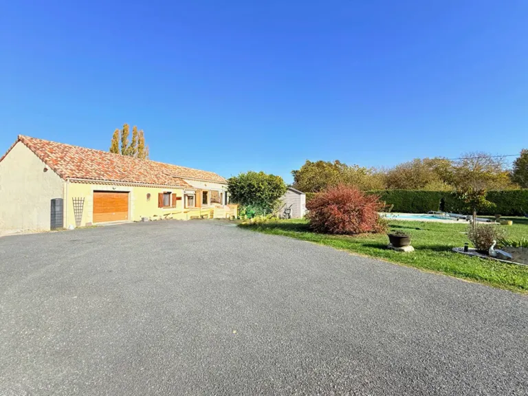 Montcuq, Lot : grange en pierre rénovée avec piscine et terrain Photo du bien