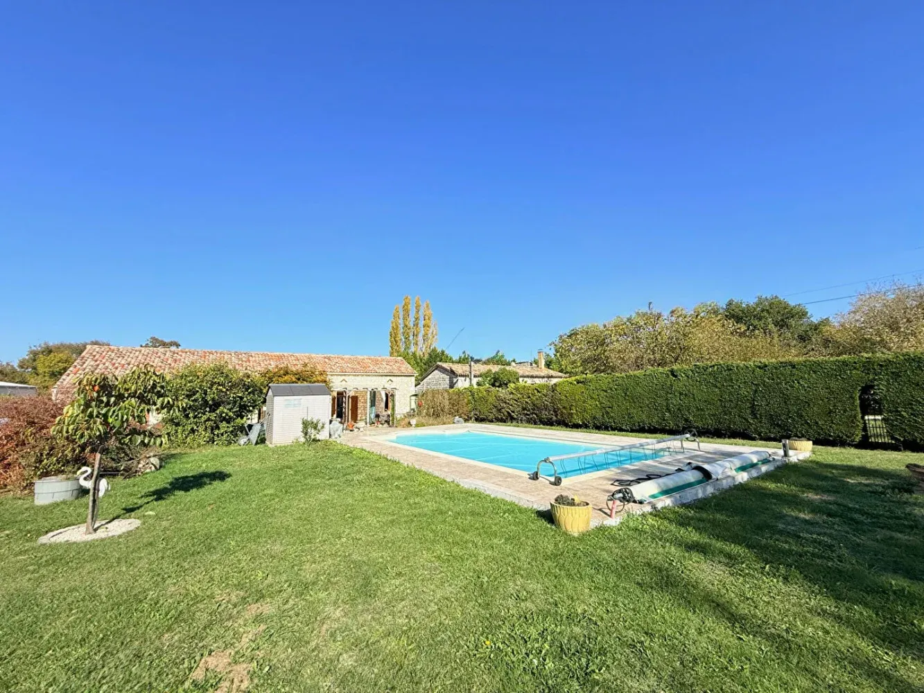 Montcuq, Lot : grange en pierre rénovée avec piscine et terrain — photo 3