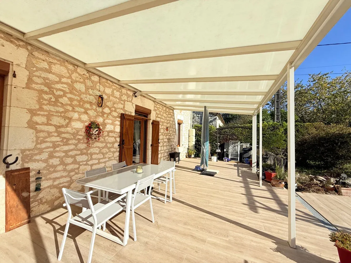 Montcuq, Lot : grange en pierre rénovée avec piscine et terrain — photo 2