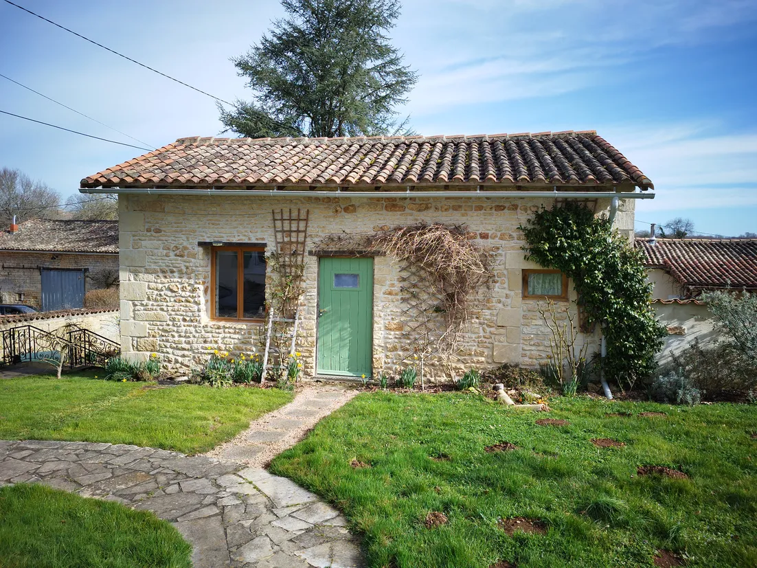 Character Home with Studio, Pool and Garden in Lorigné, Deux-Sèvres photo 3