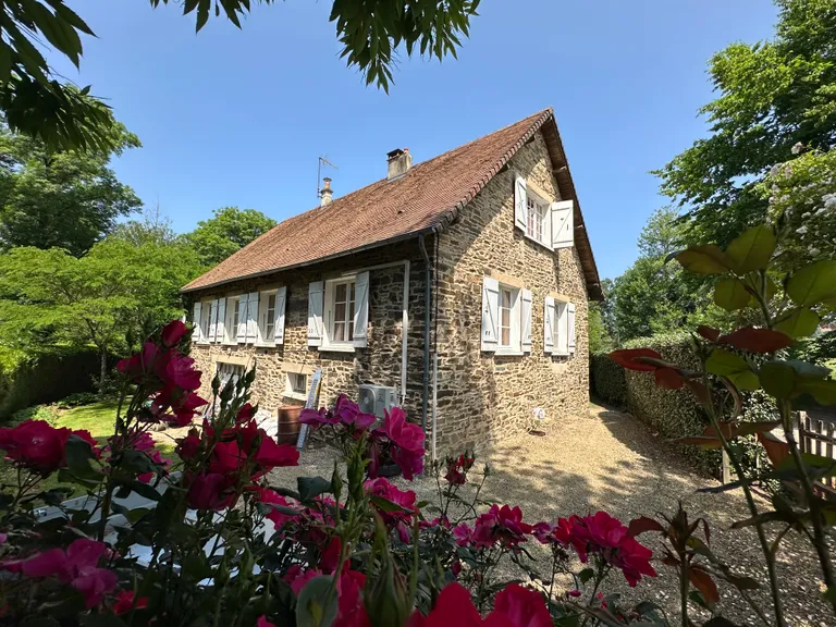 Moulin de campagne à vendre à Sarlande, Dordogne, avec étang et 5 240 m² de terrain Photo du bien