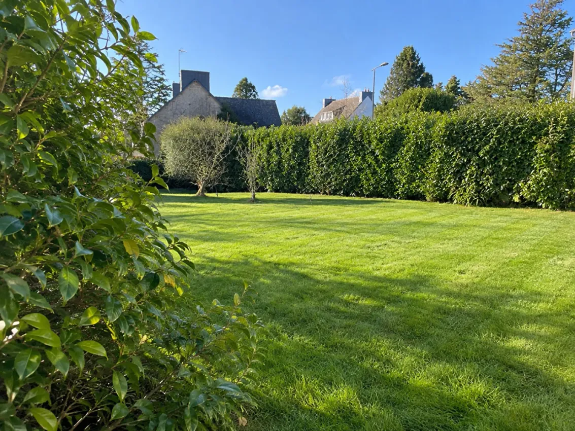 Poullaouen, Finistère : maison de village avec jardin, garage et grenier aménageable — photo 2