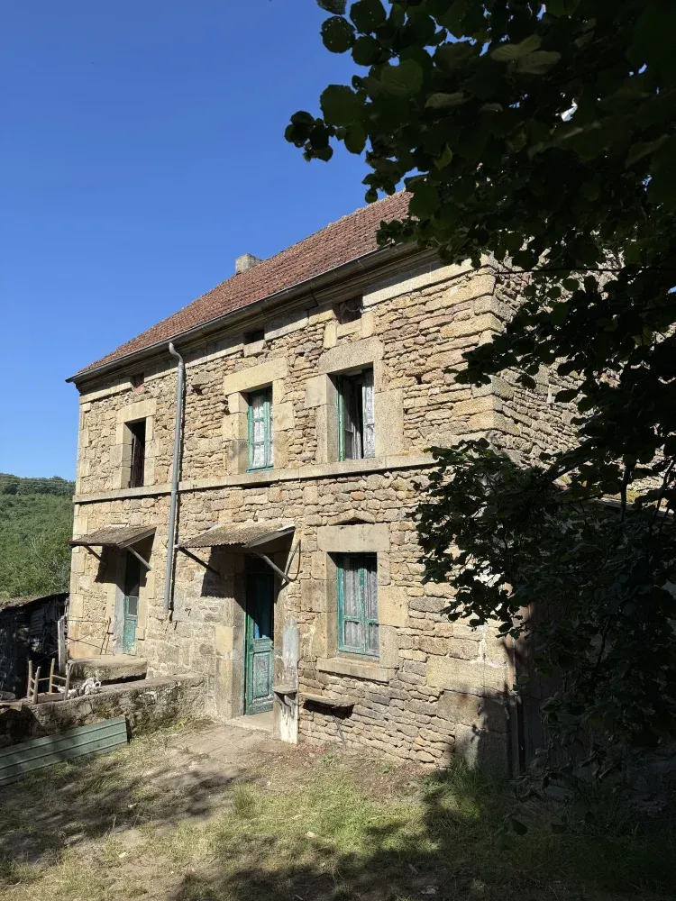 Maison en pierre à rénover à Saint-Médard-la-Rochette, Creuse, avec 6 702 m² de terrain et accès à la rivière — photo 2