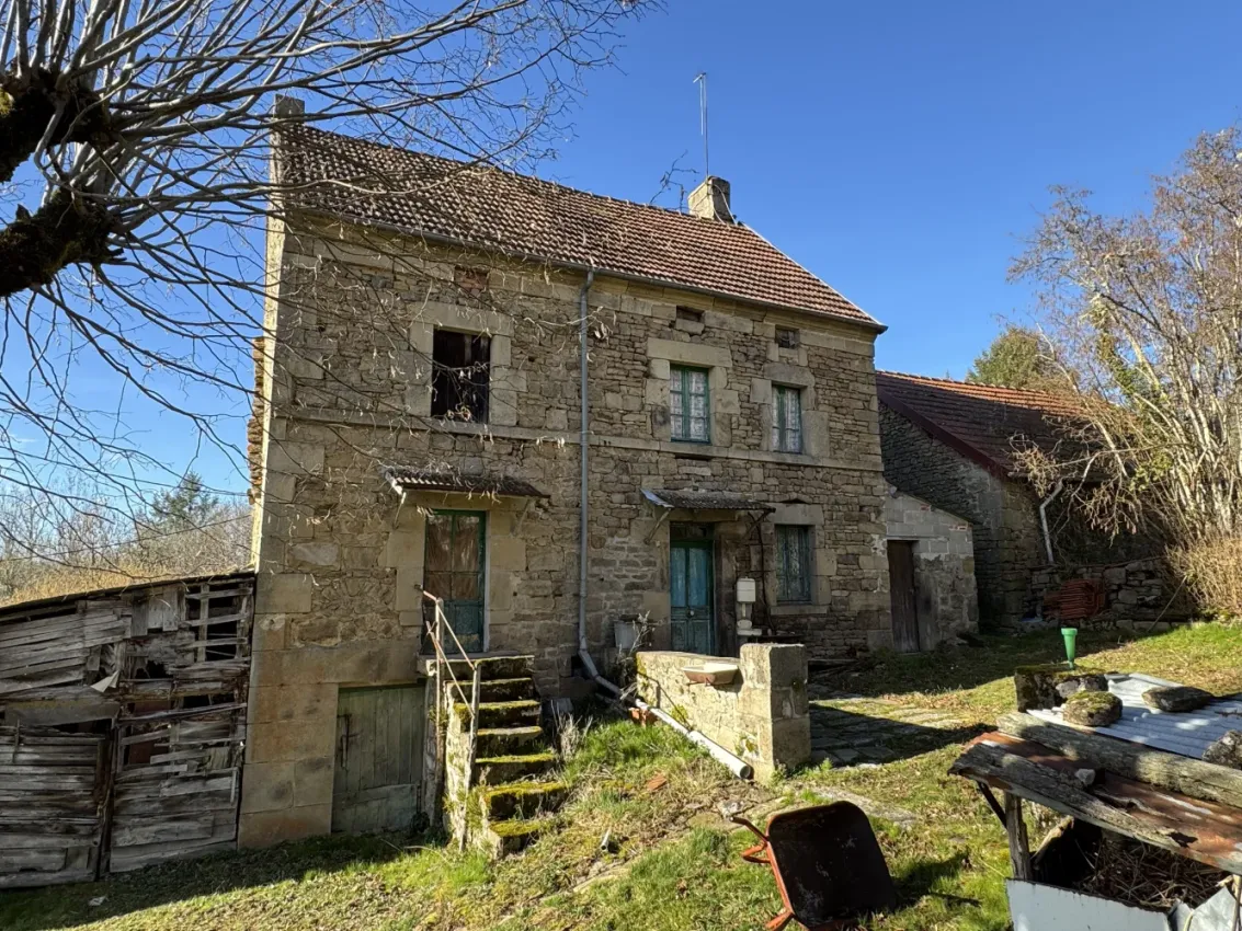 Maison en pierre à rénover à Saint-Médard-la-Rochette, Creuse, avec 6 702 m² de terrain et accès à la rivière — photo 4