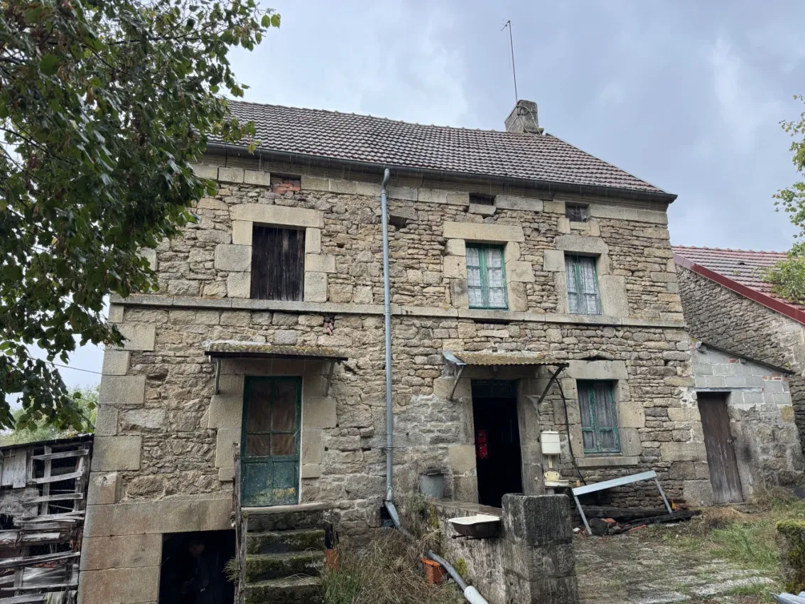 Maison en pierre à rénover à Saint-Médard-la-Rochette, Creuse, avec 6 702 m² de terrain et accès à la rivière — photo 5