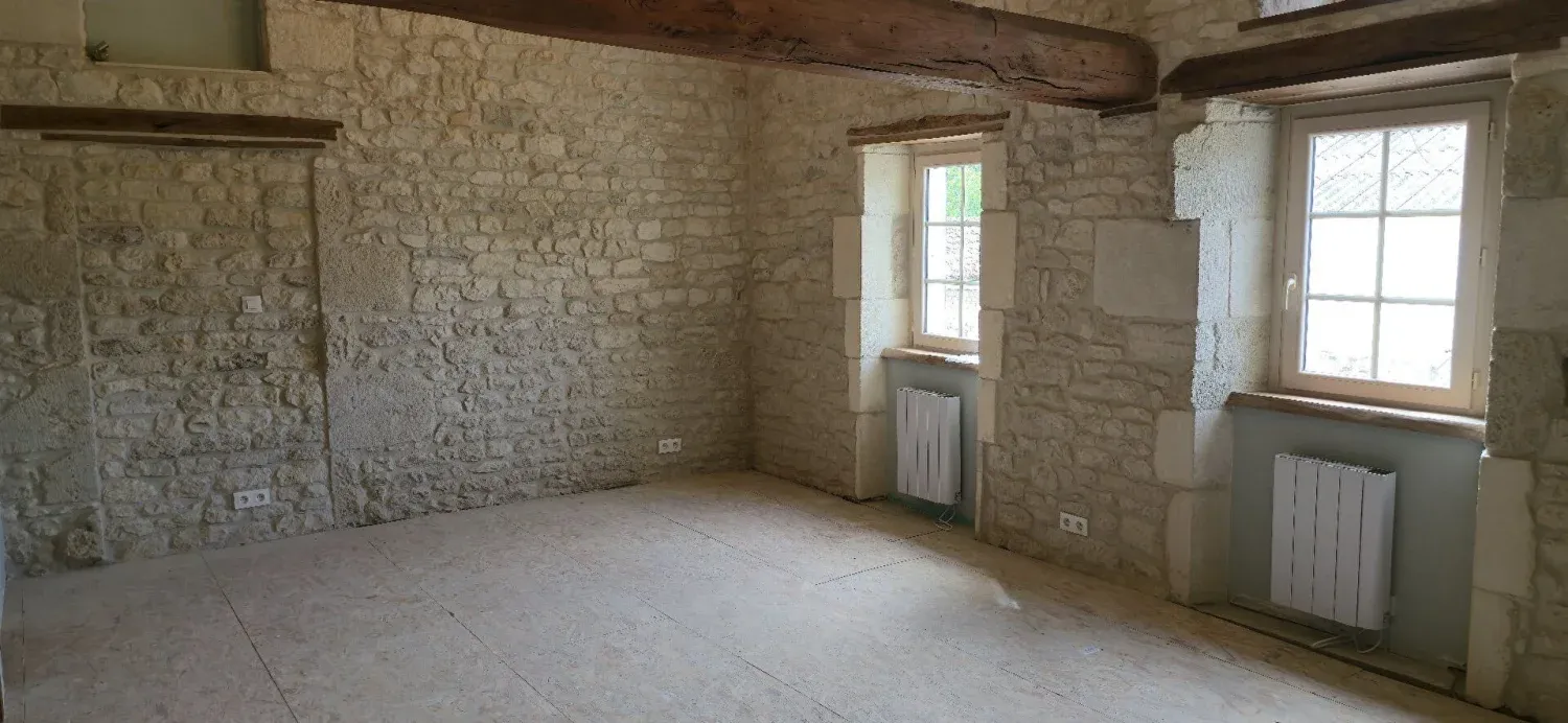 Loiré-sur-Nie, Charente-Maritime : maison en pierre de 206 m² avec gîte — photo 10