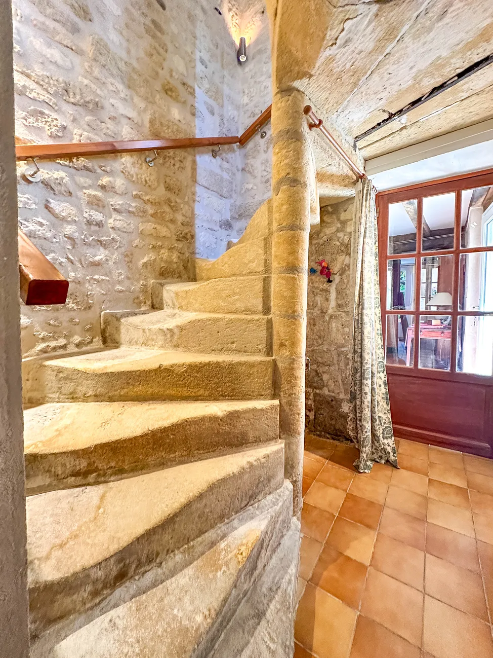 Stone House for Sale with Studio and Garden in Saintes, Charente-Maritime photo 7