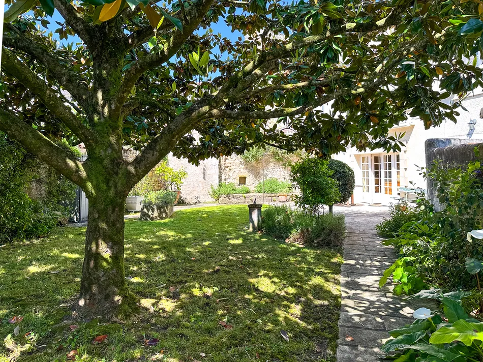 Stone House for Sale with Studio and Garden in Saintes, Charente-Maritime photo 3