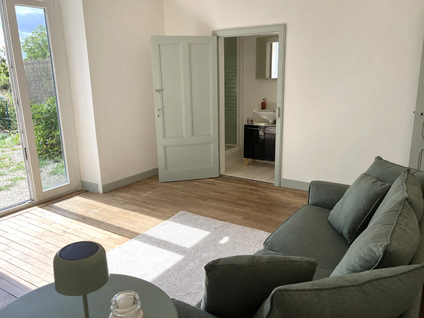 Maison de campagne à vendre à Saint-Martin-l’Ars, Vienne — jardin de 977 m² et garage — photo 2
