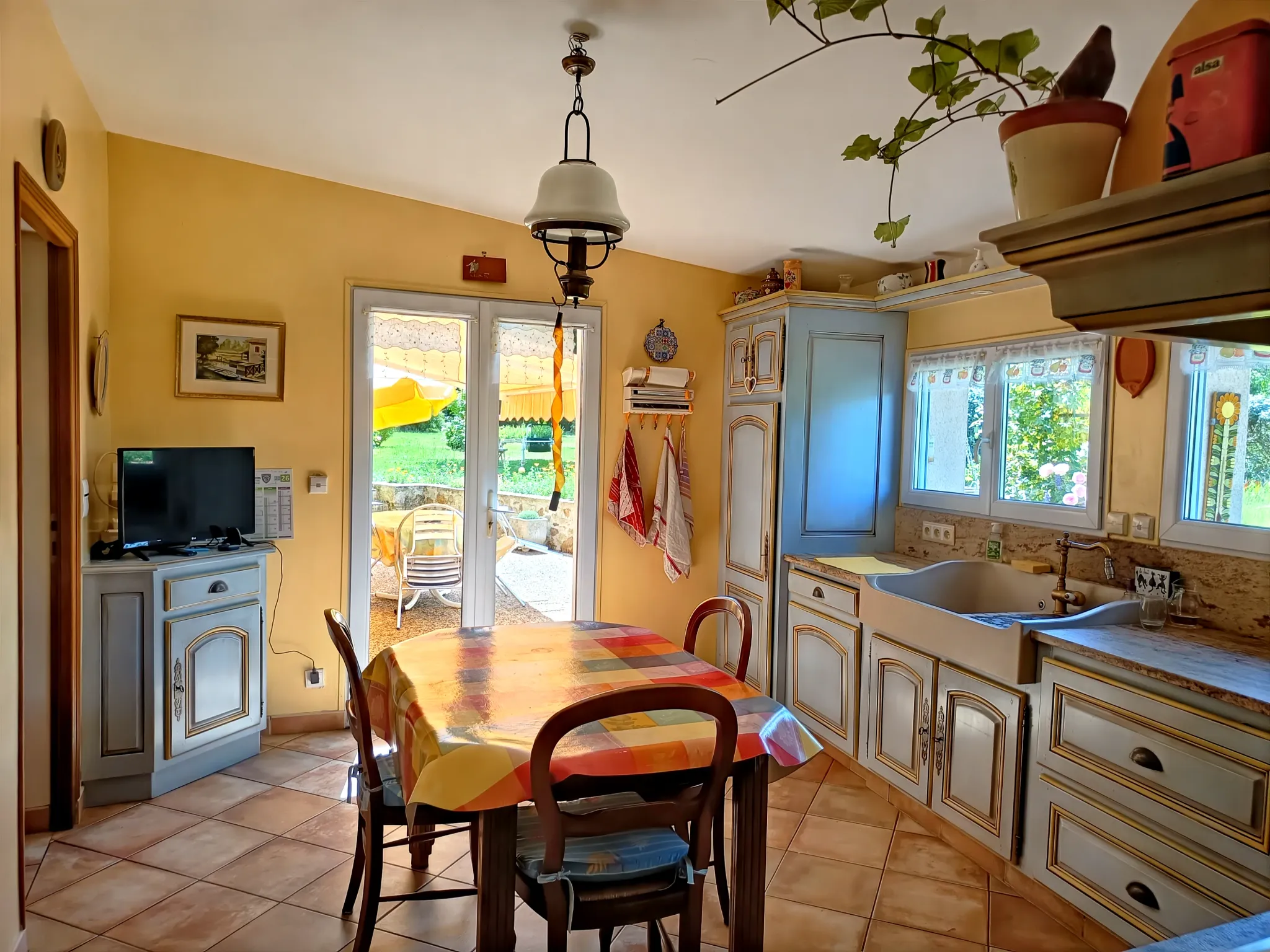 Maison individuelle à vendre à Alloue, Charente : jardin de 3 994 m², annexe et maison à rénover — photo 4