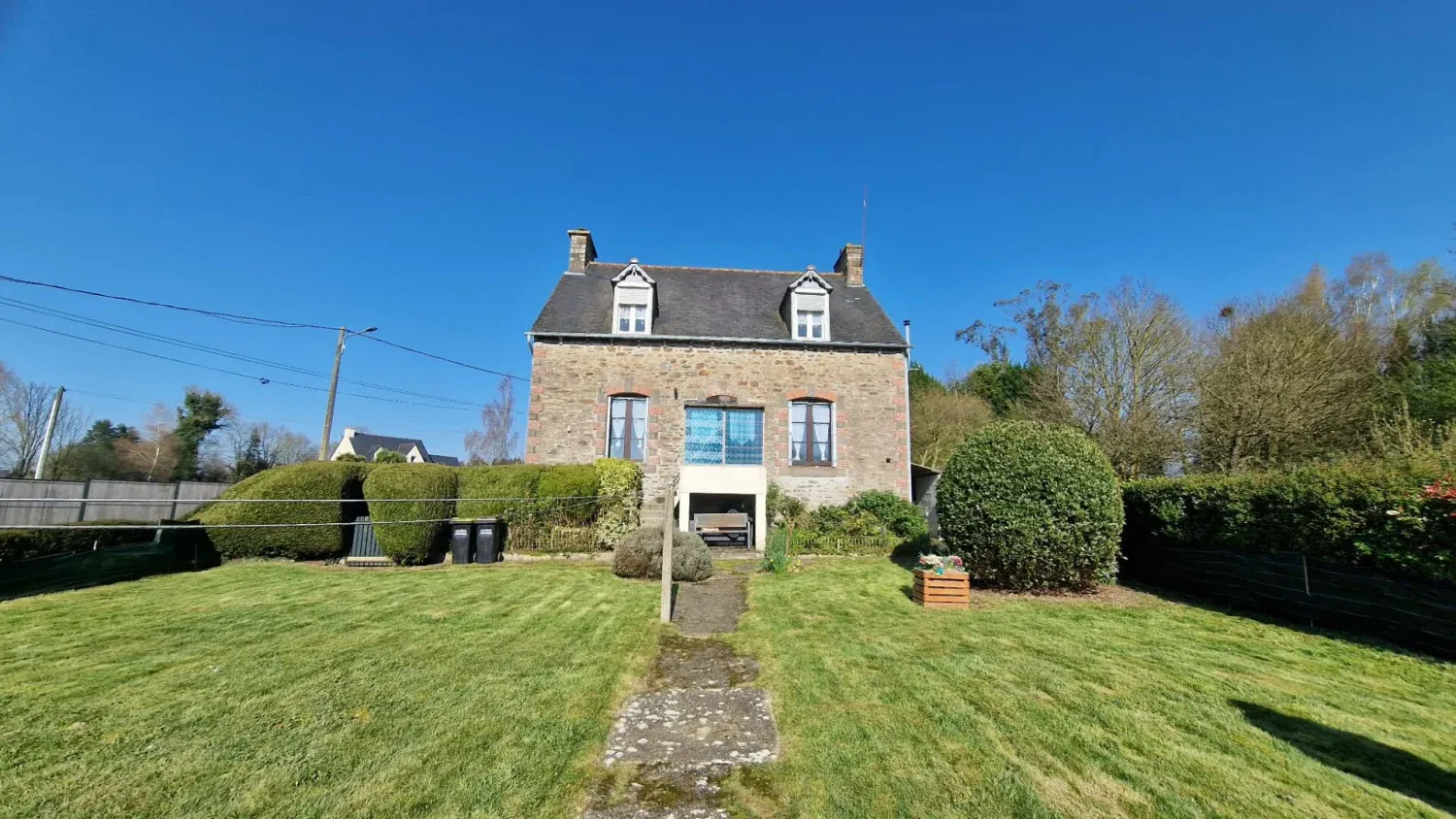 Maison de campagne en pierre à vendre à Plouguenast-Langast, Côtes-d’Armor, avec jardin et sous-sol — photo 4