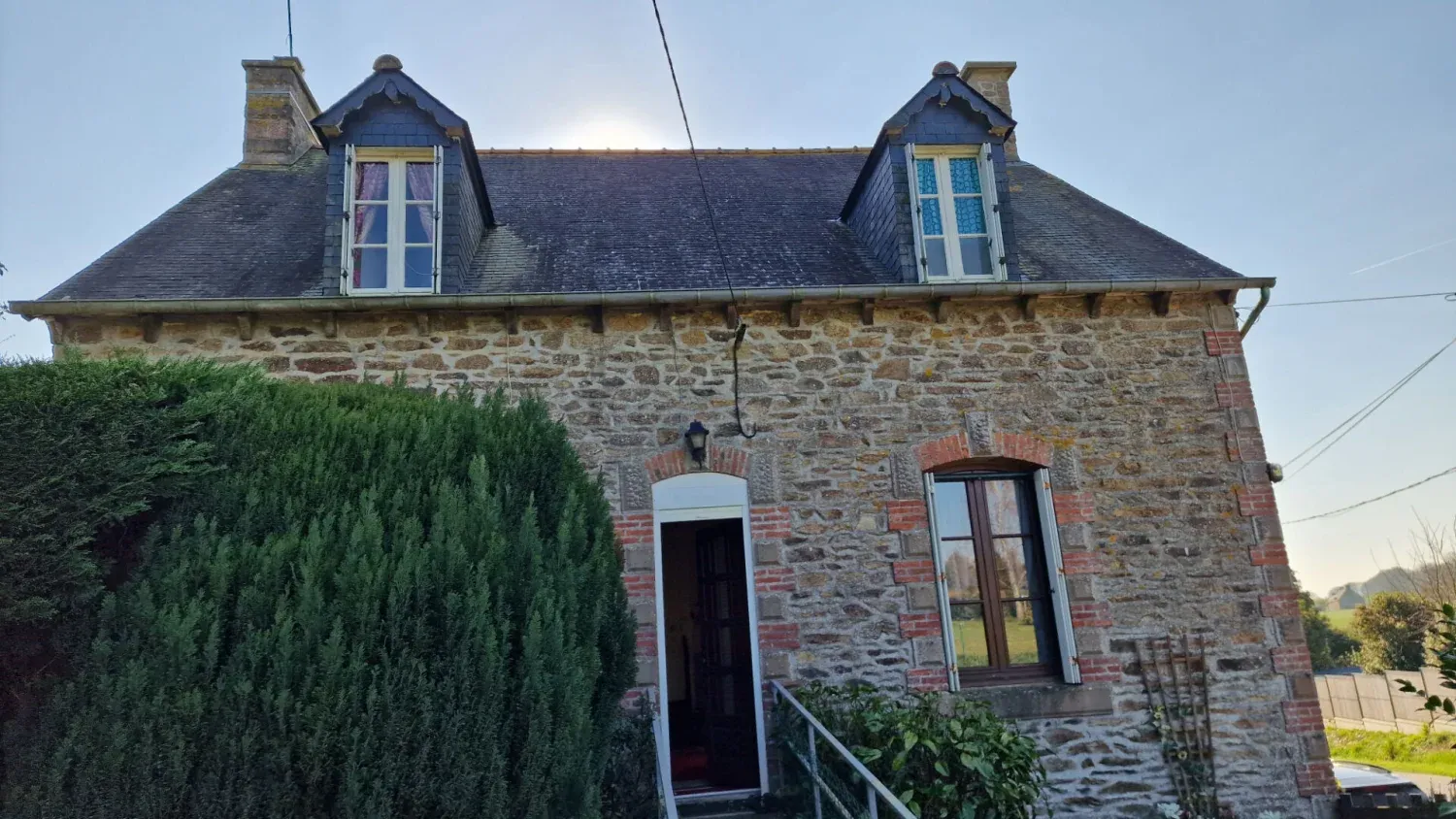 Maison de campagne en pierre à vendre à Plouguenast-Langast, Côtes-d’Armor, avec jardin et sous-sol — photo 2