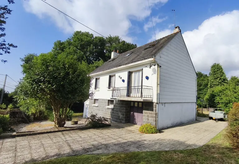Locmalo, Morbihan : maison de campagne de 4 chambres avec jardin et garage Photo du bien