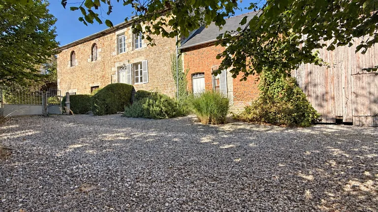 Juvigny Val d’Andaine, Orne : maison de campagne avec 2,39 ha et dépendances Photo du bien