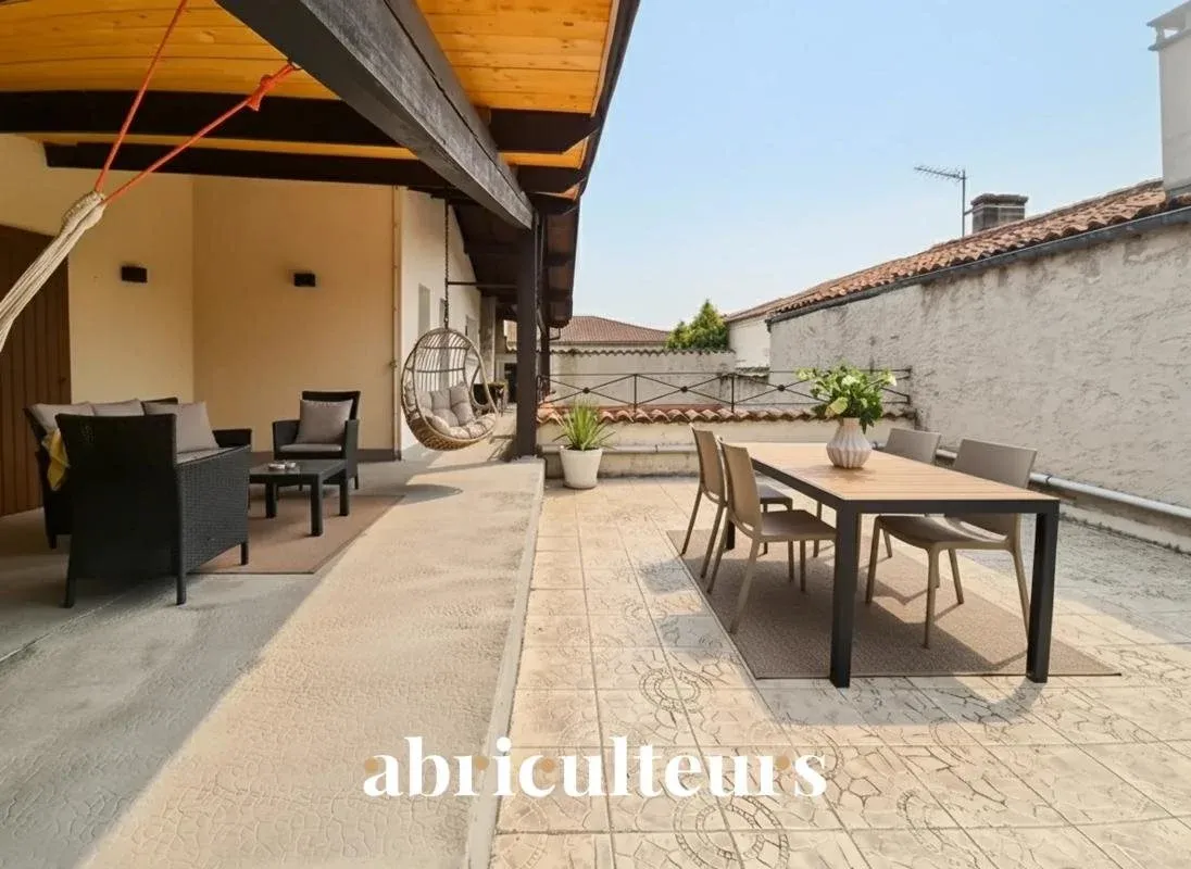 House for sale in Cognac, Charente: 150 m², 45 m² terrace photo 2