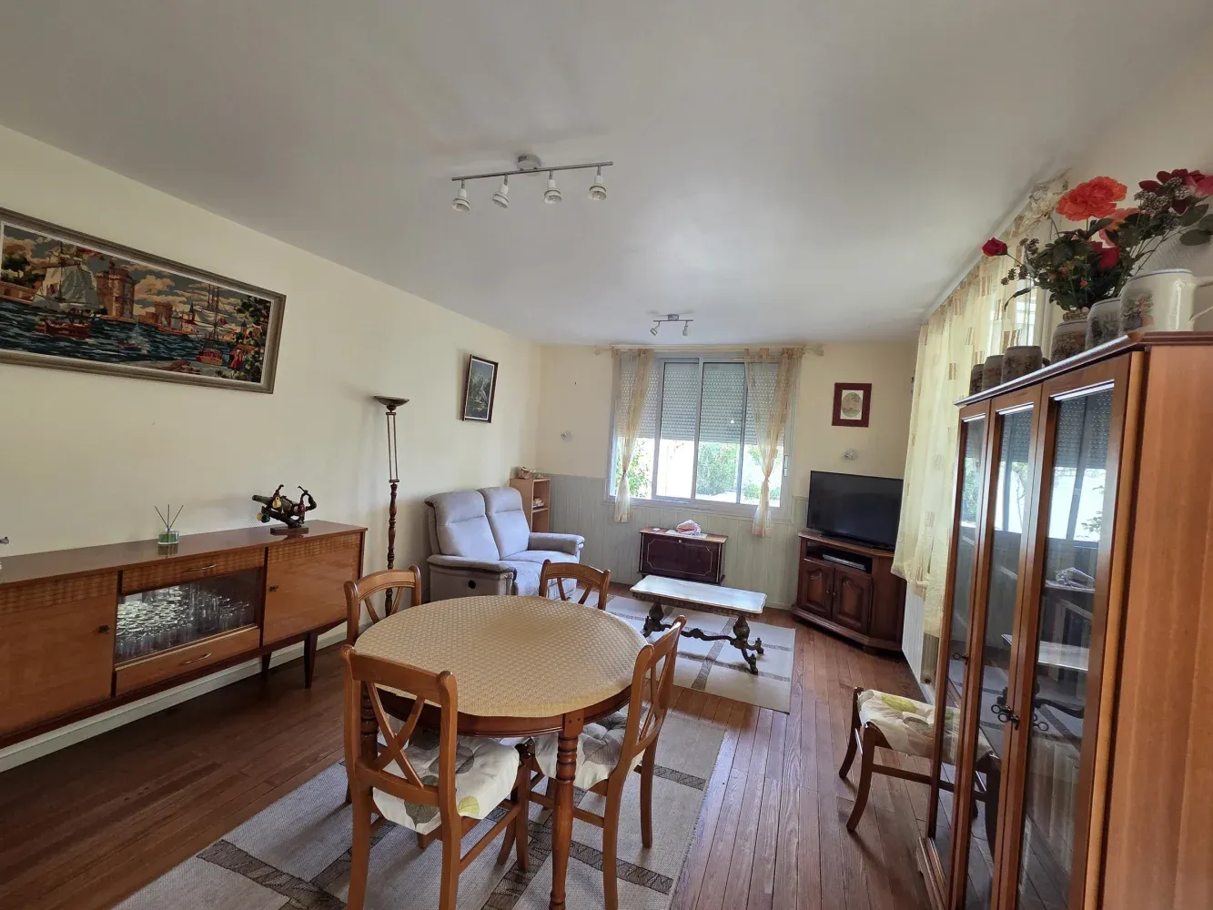 Royan, Charente-Maritime: single-story house with garden and veranda photo 10