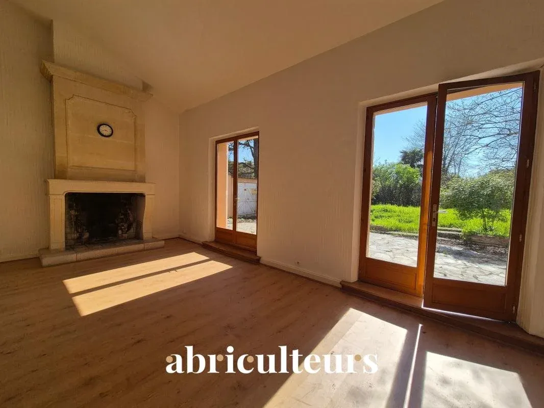 Maison familiale de plain-pied avec jardin et dépendance à Cognac, Charente — photo 4