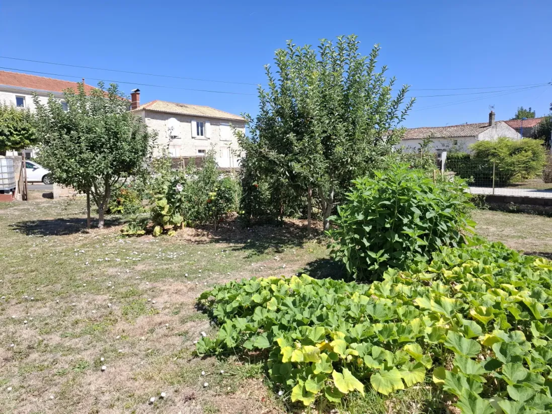 Maison en pierre rénovée avec jardin à Brioux-sur-Boutonne, Deux-Sèvres — photo 2