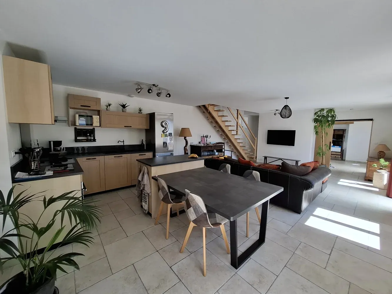 Maison en pierre rénovée avec jardin à Brioux-sur-Boutonne, Deux-Sèvres — photo 3