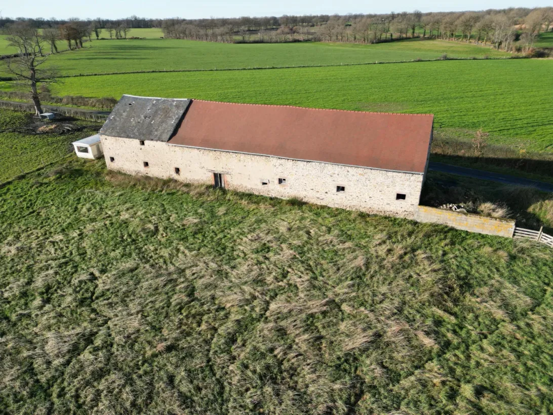 Barns to renovate in Saint-Léger-Magnazeix, Haute-Vienne, with 5,587 m² of land photo 2