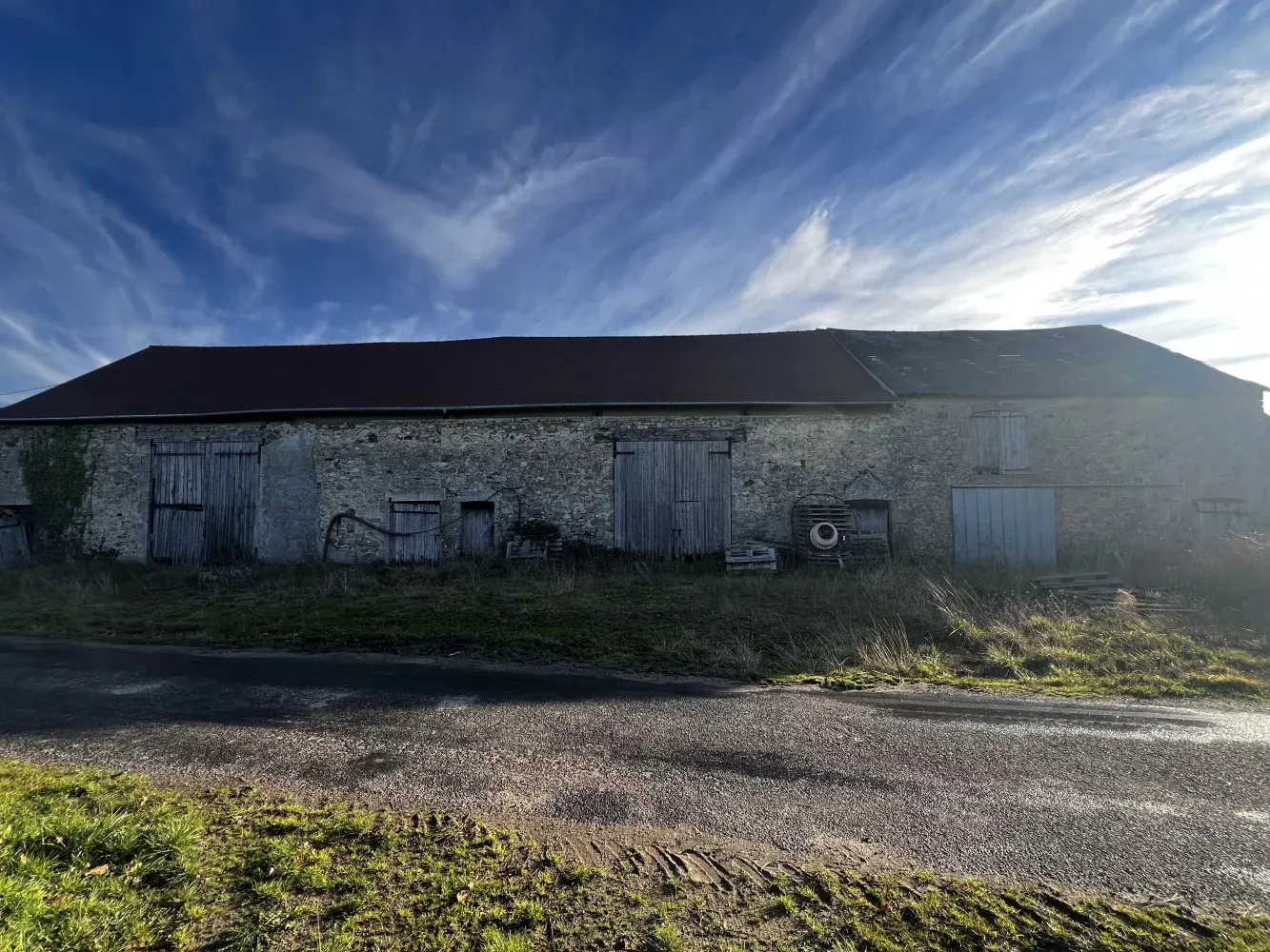 Barns to renovate in Saint-Léger-Magnazeix, Haute-Vienne, with 5,587 m² of land photo 8