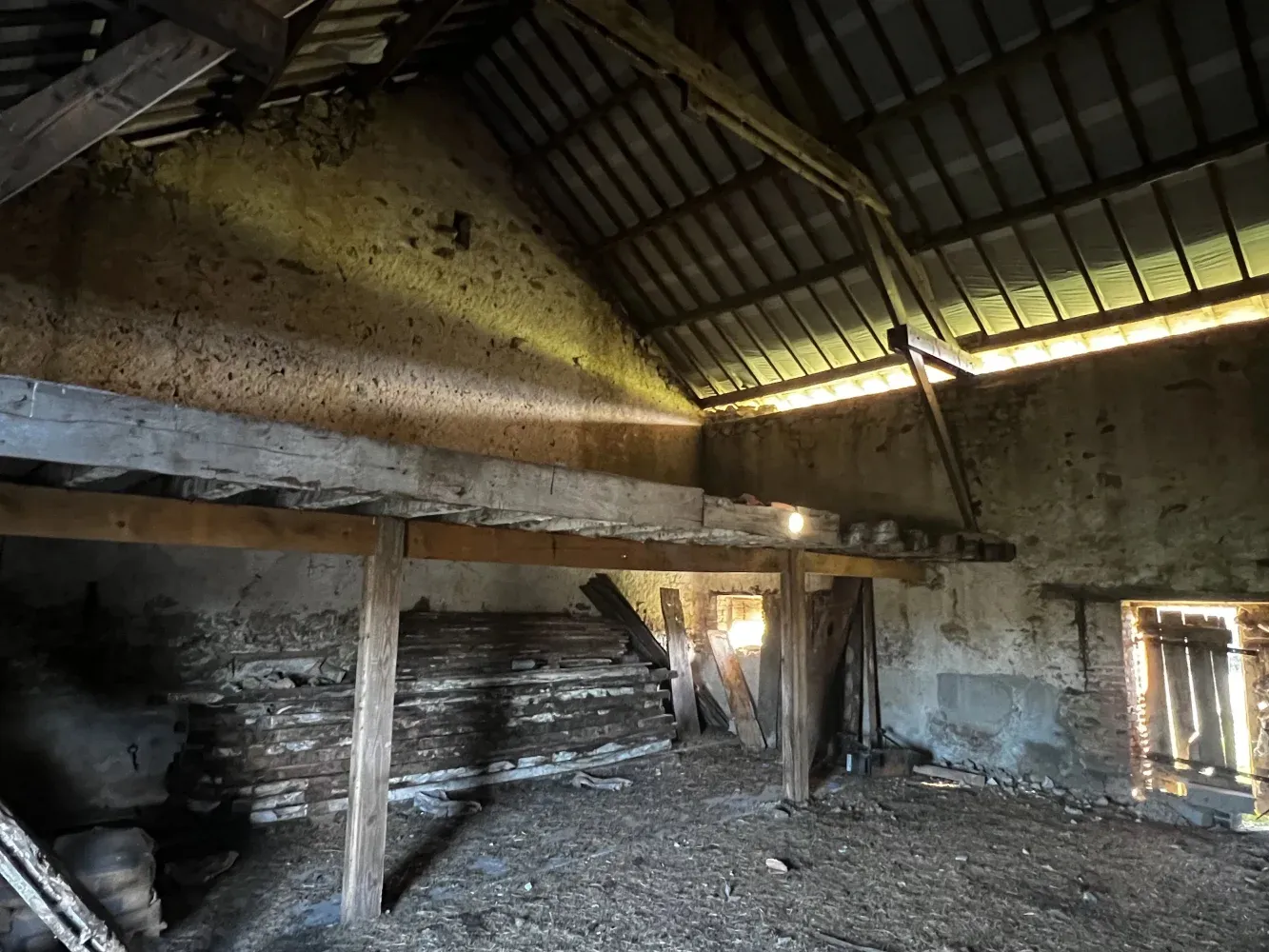 Barns to renovate in Saint-Léger-Magnazeix, Haute-Vienne, with 5,587 m² of land photo 6
