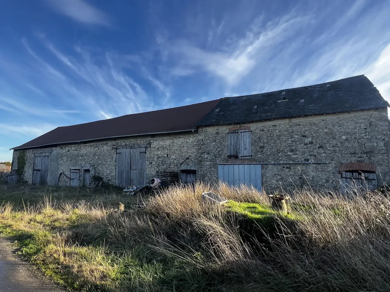 Barns to renovate in Saint-Léger-Magnazeix, Haute-Vienne, with 5,587 m² of land photo 9