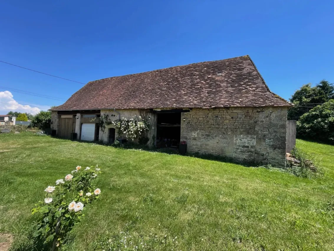 Maison en pierre à vendre à Excideuil, Dordogne, avec grange et terrain — photo 3