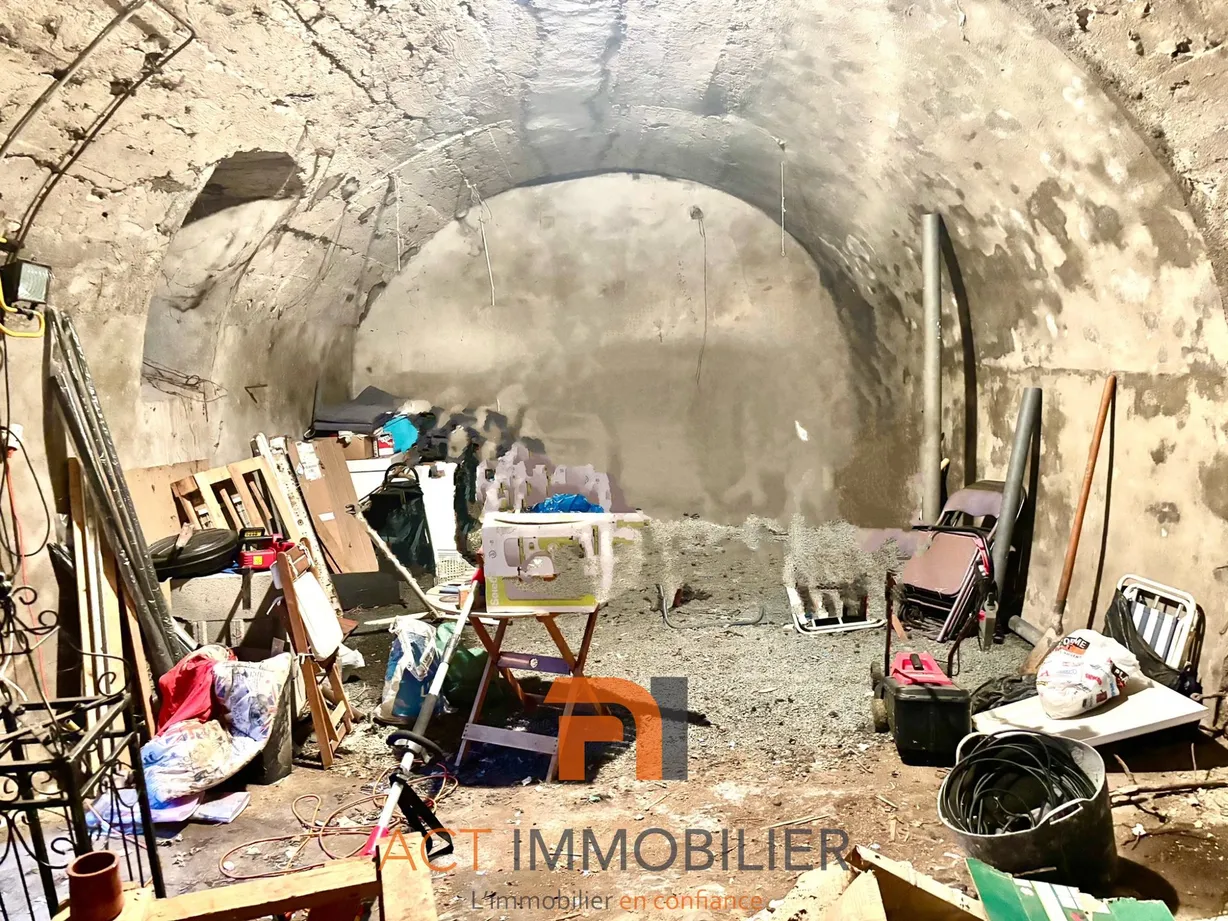 Maison de village avec jardin à Bessenay, Rhône – 100 m² et cave voûtée — photo 9