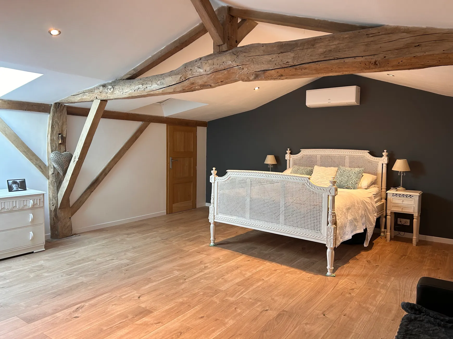 Maison rénovée avec jardin et dépendances à Barbezieux-Saint-Hilaire, Charente — photo 8