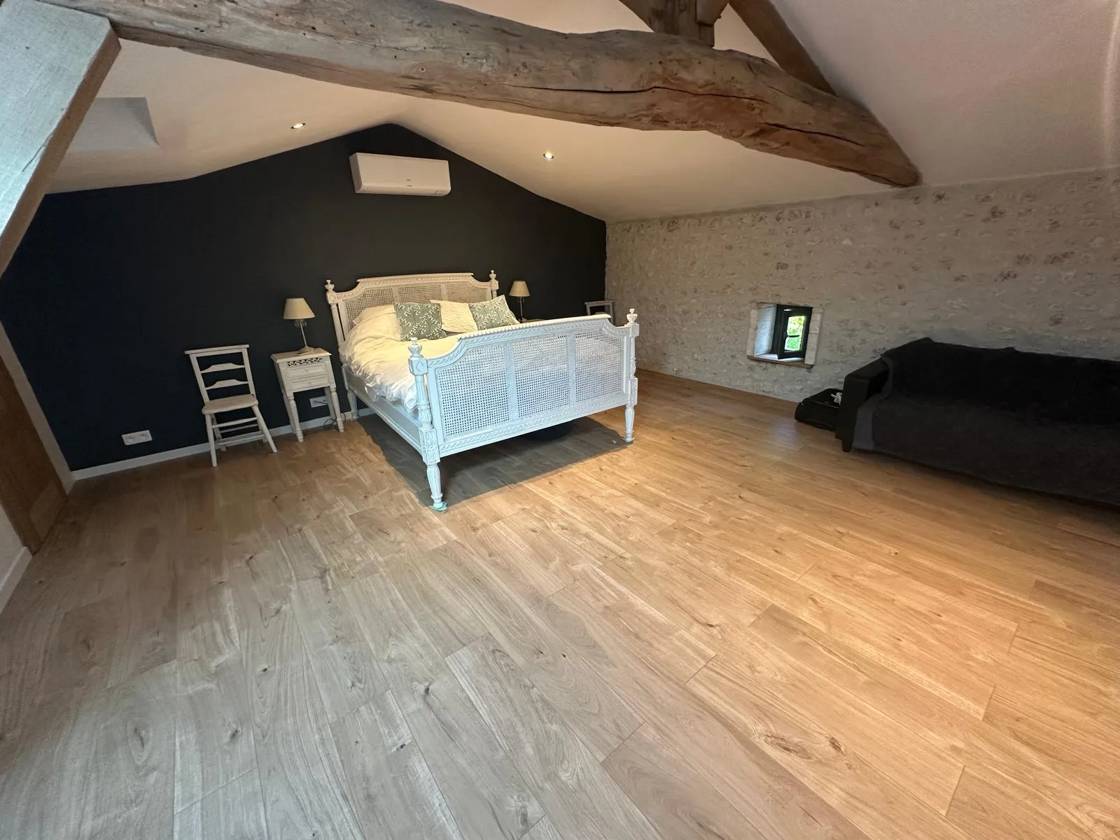 Maison rénovée avec jardin et dépendances à Barbezieux-Saint-Hilaire, Charente — photo 10