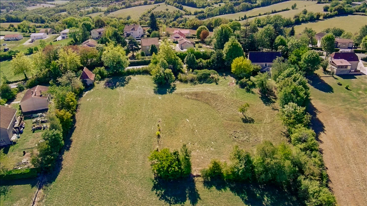 Maison de campagne à rénover avec terrain de 8 900 m² à Cœur de Causse, Lot — photo 2